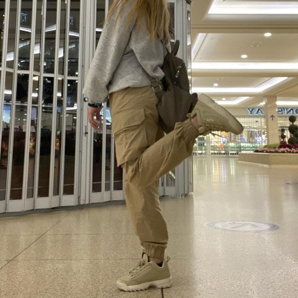 beige cargo pants - Picture 2 of 3